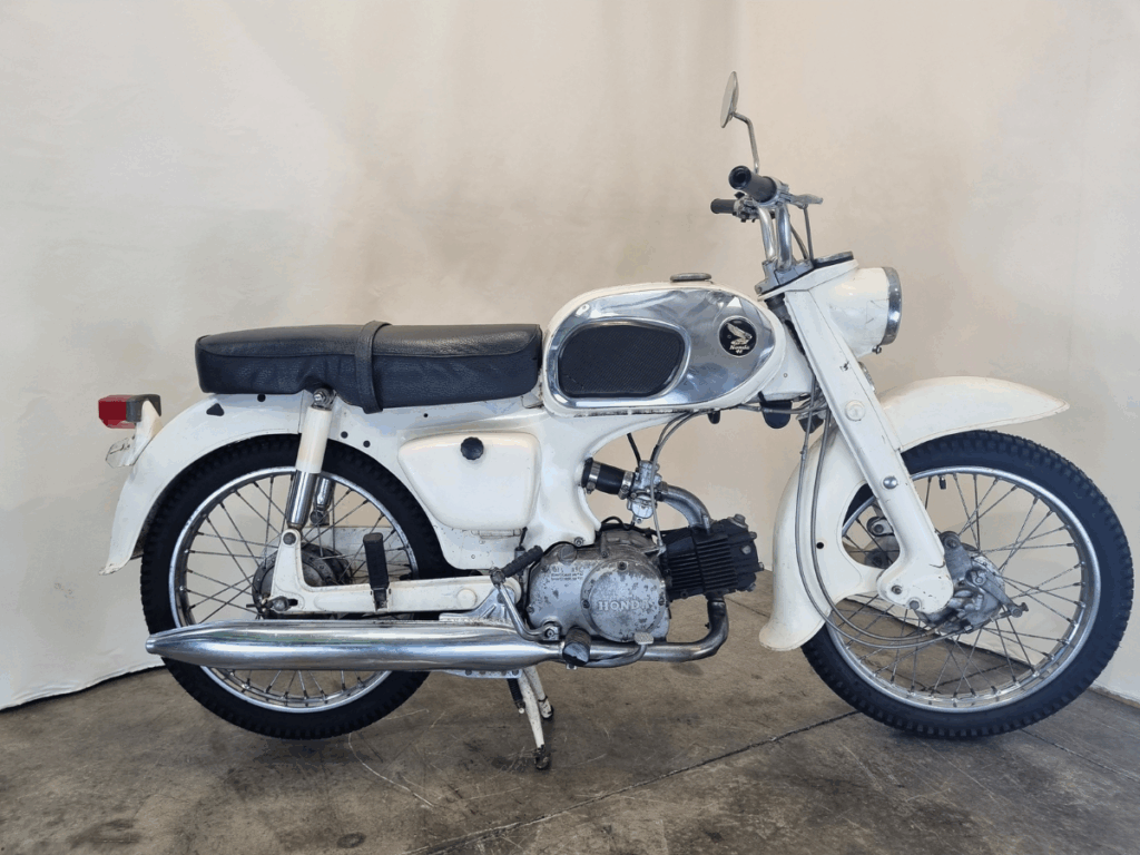 Honda 1967 c200 (90cc)
