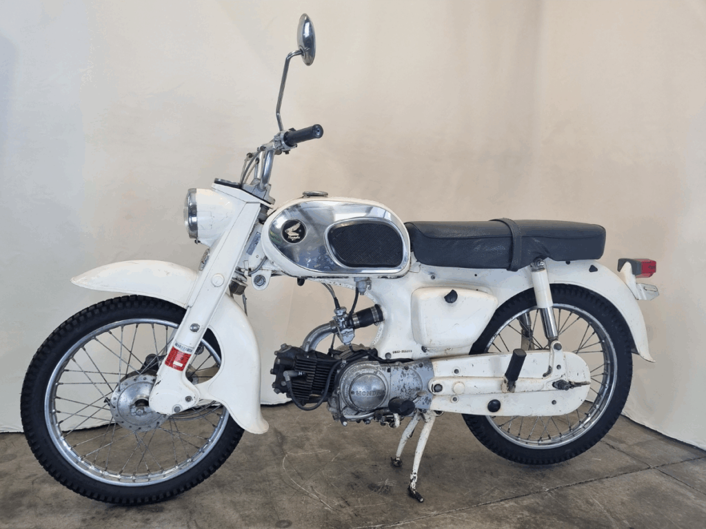 Honda 1967 c200 (90cc)