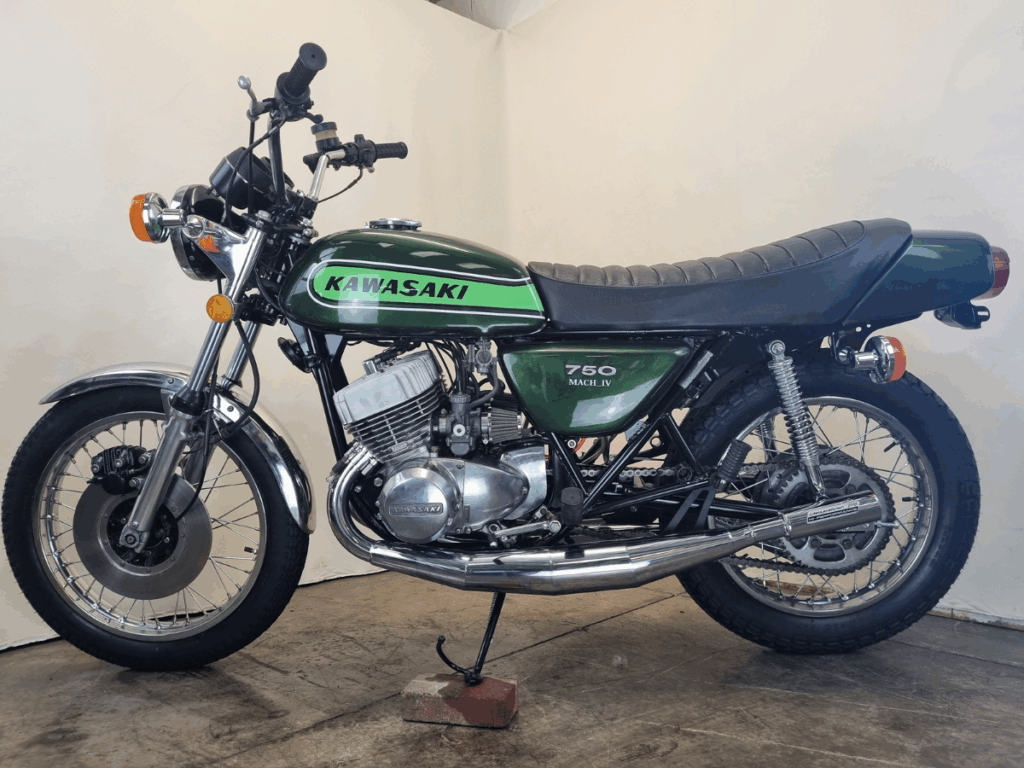 Green H2B KAWASAKI 1974
