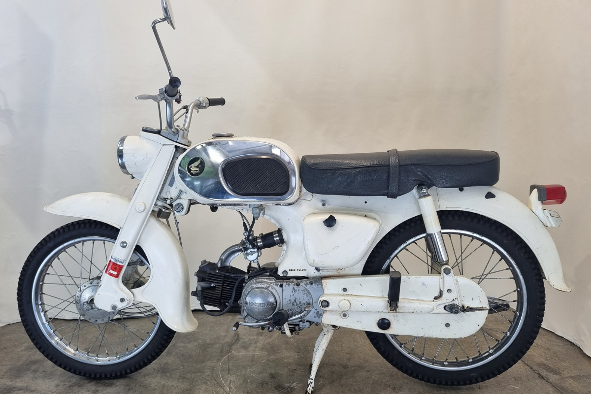 Honda 1967 c200 (90cc)